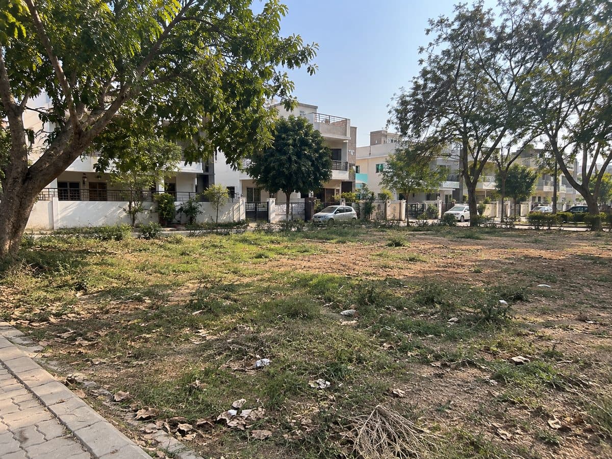 250 sq yd residential plot in South City 1, Gurgaon